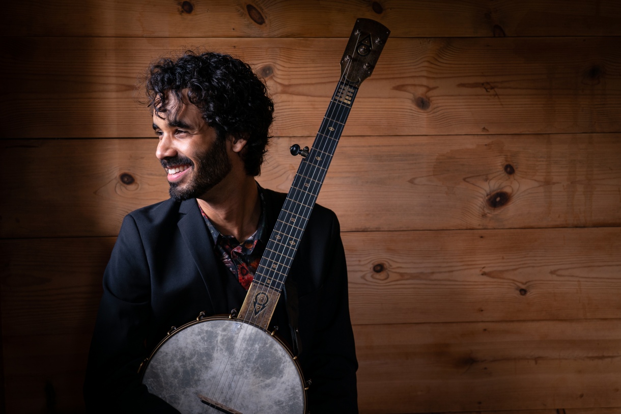 Award Winning Banjoist Fiddler and Singer to Perform at Campus Theatre